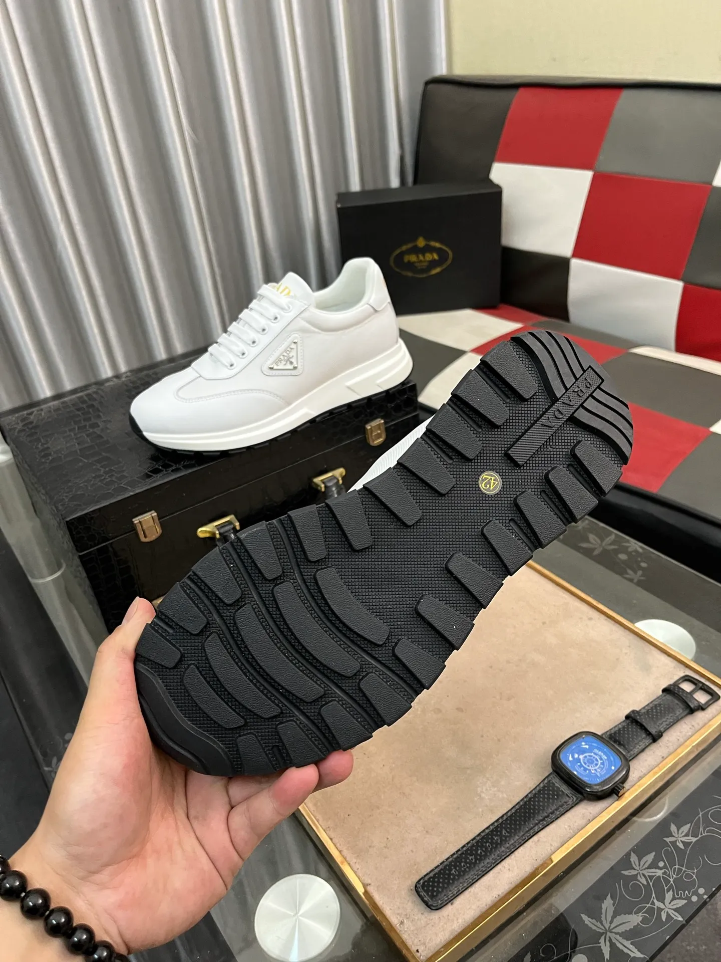 Men's shoes 💰420⌚️⌚️ PRADA [Prada] popular men's shoes, casual shoes and sports shoes! High-end quality 🍀 The upper is made of imported original cowhide 💥 cowhide lining; the original molded outsole. The style is upright and elegant, comfortable and versatile💪 Three quality guarantees Size number: 38-44, 4️⃣ colors available